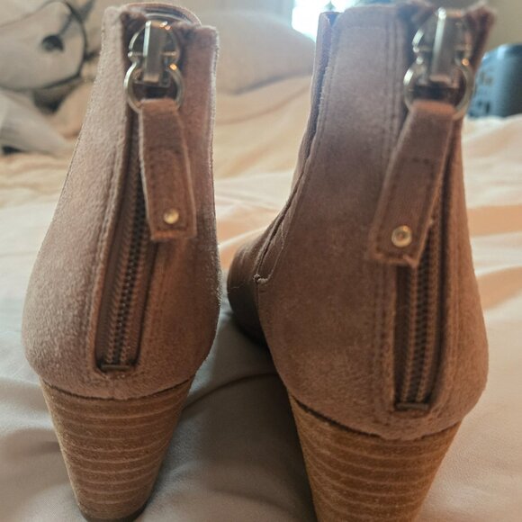 Light beige faux suede wedge boots by Dr. Scholl's size 6 - Picture 3 of 3